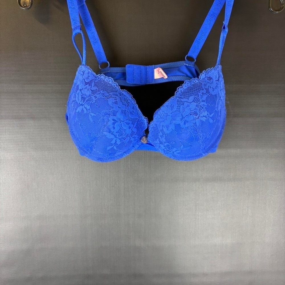 Womens Juicy Couture blue lace bra with floral design